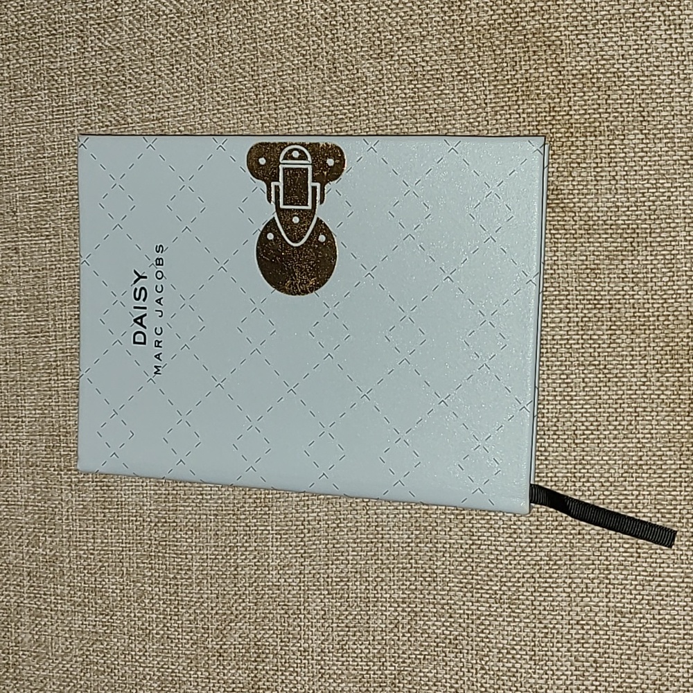 Daisy marc jacobs notebook